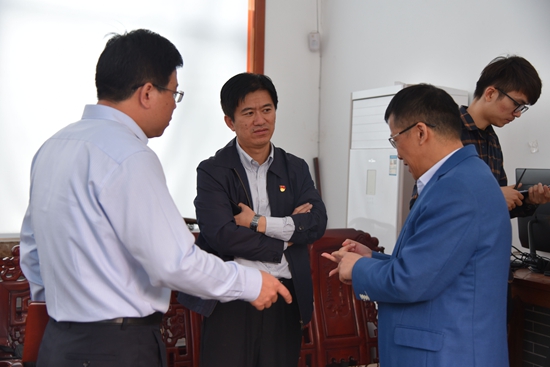 區(qū)委組織部領(lǐng)導指導集團黨建工作72