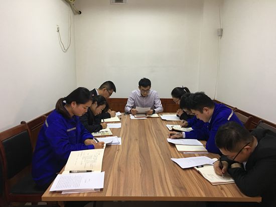 運(yùn)營(yíng)中心召開工作會(huì)議56