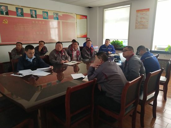 魯中水泥召開(kāi)經(jīng)營(yíng)分析會(huì)議81