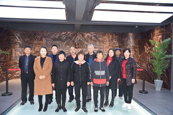 羅村鎮(zhèn)黨委、村域黨支部到重山文化館開展“不忘初心 牢記使命”主題教育活動(dòng)80