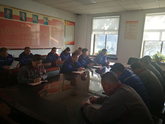 魯中水泥召開月度經營分析會78