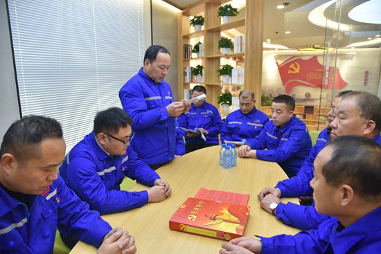 堅(jiān)持學(xué)習(xí)守初心 銘記身份向前行 —魯蒙水泥、南韓化工黨支部走進(jìn)“初心學(xué)堂”4