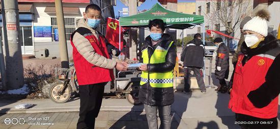 小小口罩暖人心 雪中送炭防疫情 —“重山?娜公益”慈善基金為環(huán)衛(wèi)工人捐贈(zèng)口罩16