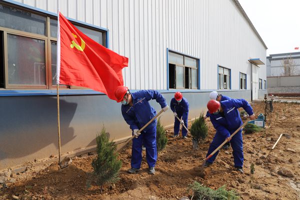 黨旗紅 春意濃 ——重山光電黨支部開(kāi)展植樹(shù)綠化主題黨日活動(dòng)68