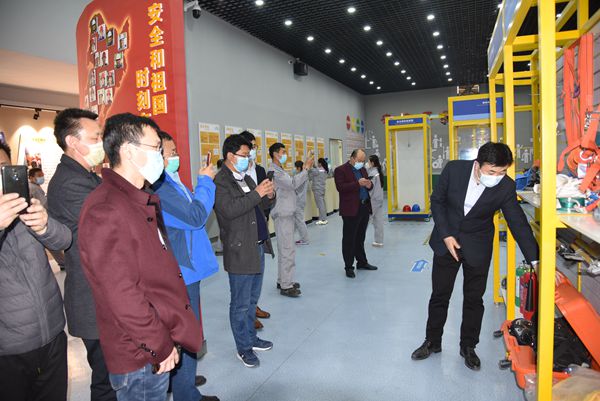 多家企業(yè)到集團(tuán)安全教育中心參觀交流65