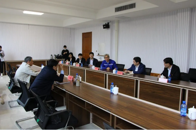 市政協(xié)主席叢錫鋼到重山集團(tuán)調(diào)研16