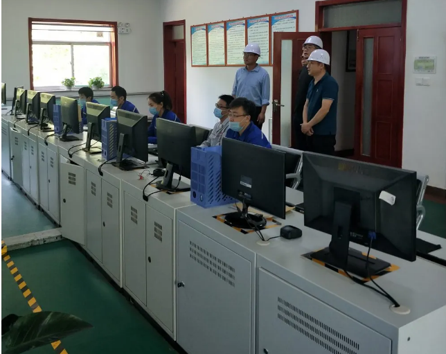 山東科達(dá)集團(tuán)到魯中水泥參觀考察67