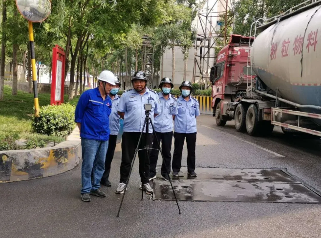 魯中水泥聯(lián)合開展交通安全整治行動77