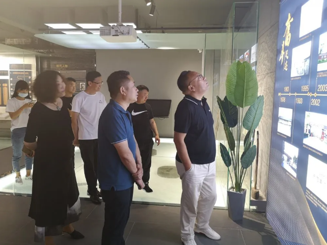 濟(jì)南泉鑫建材、東營(yíng)恒泰市政到集團(tuán)參觀考察96