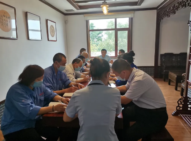 集團(tuán)辦公室召開部門會(huì)議27