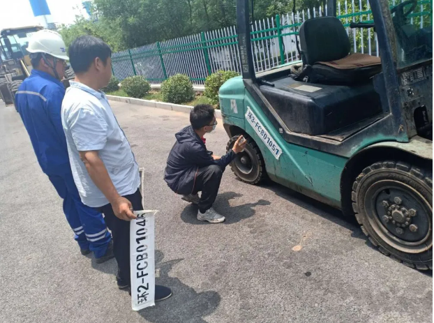 重山思沃瑞組織車輛上牌工作79