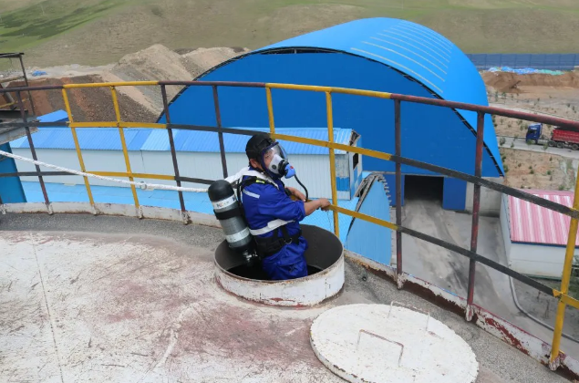 魯蒙水泥開(kāi)展有限空間應(yīng)急演練活動(dòng)9