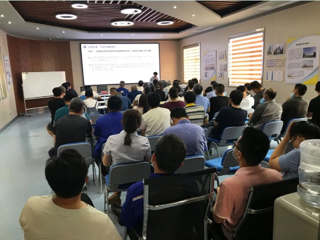 羅村鎮(zhèn)“智慧安監(jiān)系統(tǒng)”推進(jìn)會(huì)在集團(tuán)召開34