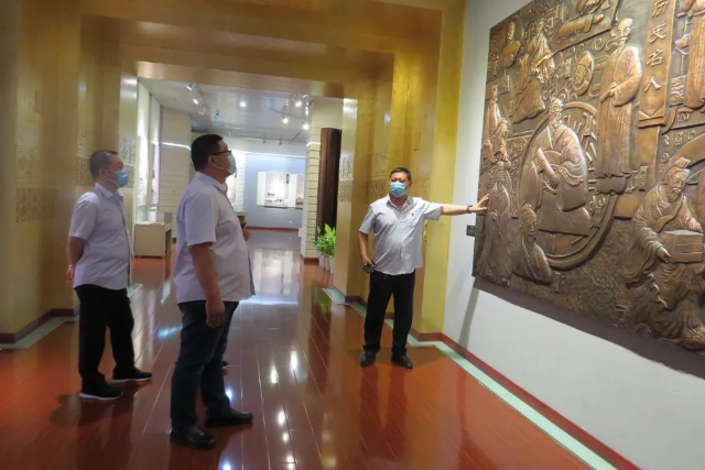 黃驊黨員講奉獻(xiàn) 義務(wù)勞動慶七一7