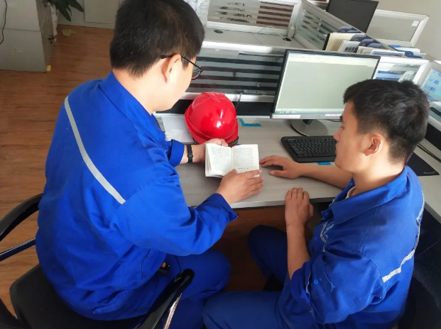 送黨章  學黨章  守黨章 ——重山光電黨支部開展主題黨日活動47