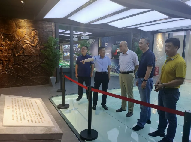 山東省水泥質(zhì)量監(jiān)督檢驗站站長李峰到集團(tuán)調(diào)研97