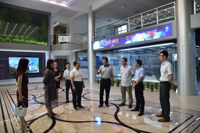 市工信局副局長(zhǎng)邱萬(wàn)勇到集團(tuán)調(diào)研指導(dǎo)工作32