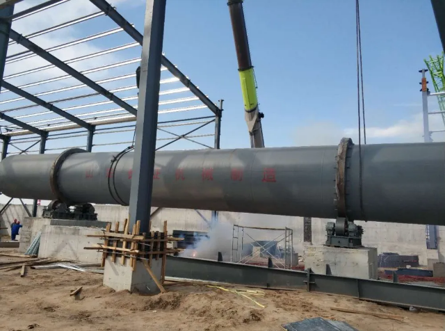 鵬峰化工首臺設(shè)備起吊安裝32