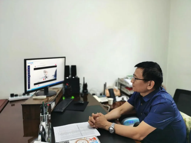 集團(tuán)黨員收看區(qū)委書記李新勝講黨史上黨課94