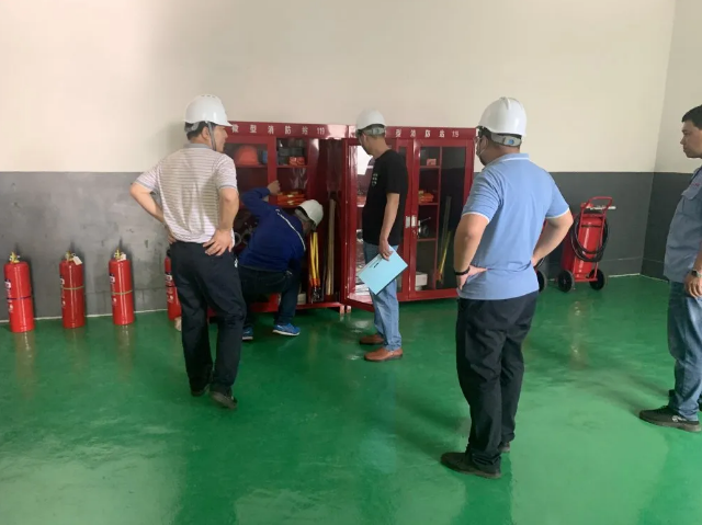 魯中水泥組織事故應(yīng)急預(yù)案評(píng)審會(huì)議14