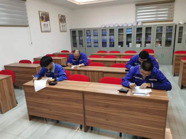 思沃瑞開(kāi)展化驗(yàn)員理論考試3