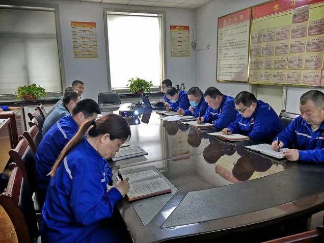 魯中水泥召開月度經營分析會議18