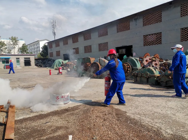 魯中水泥組織消防應(yīng)急演練53