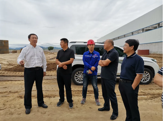 巴林左旗旗長孟和達來到鵬峰化工調(diào)研99