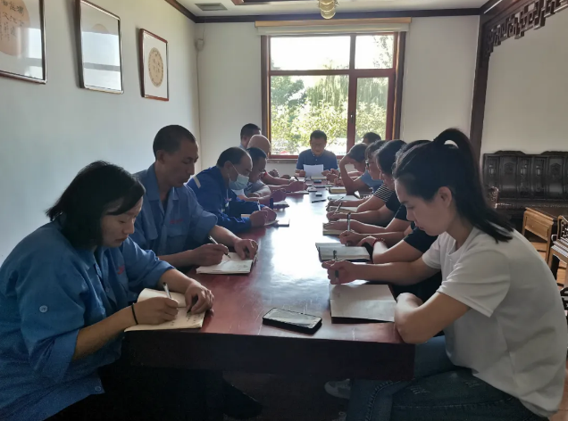 集團(tuán)辦公室召開部門會(huì)議37