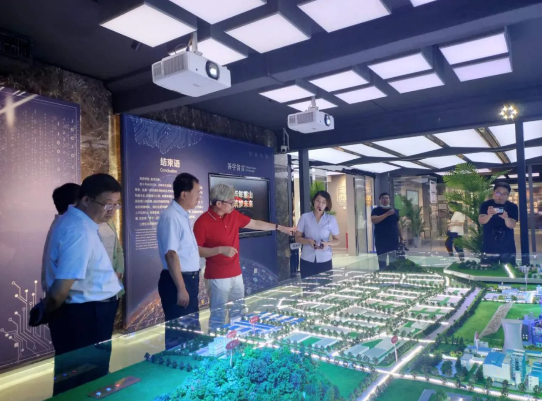 劉榮喜副市長(zhǎng)到重山集團(tuán)調(diào)研指導(dǎo)工作53