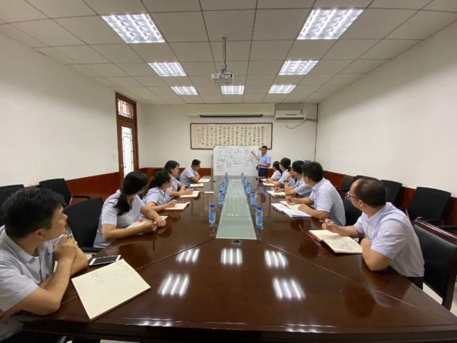 運營中心組織專題學(xué)習(xí)24