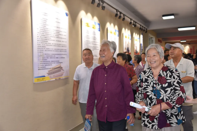 進(jìn)重山 看巨變 贏未來(lái)14