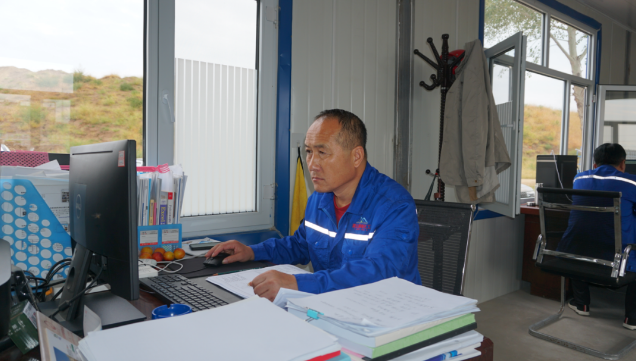 重山人·重山事｜沒(méi)有等出來(lái)的精彩 只有干出來(lái)的輝煌 ——記鵬峰化工項(xiàng)目部機(jī)電主任崔立標(biāo)73