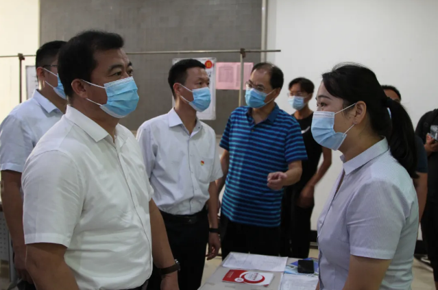 集團(tuán)組織參加人才招聘會(huì)84