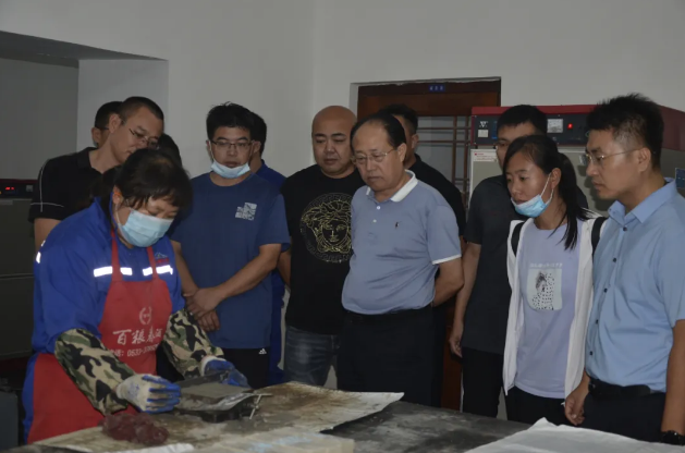 尋求合作 共謀發(fā)展——壽光市建筑業(yè)協(xié)會混凝土專委會到魯中水泥參觀考察100