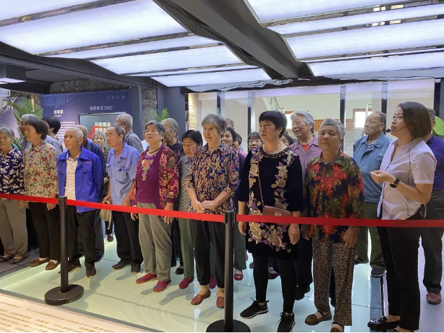 加強(qiáng)村企溝通 促進(jìn)和諧發(fā)展——南韓村民參加重山集團(tuán)企業(yè)開放日活動(dòng)95