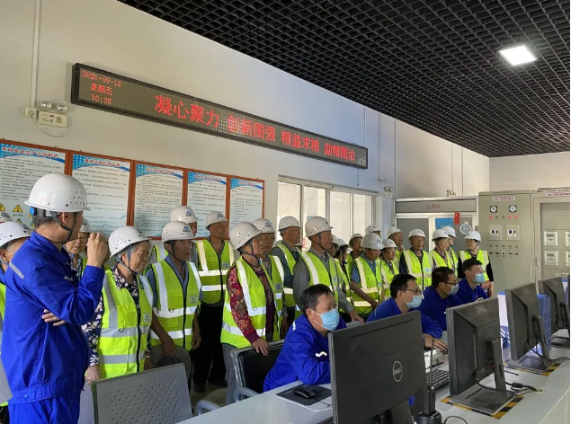 加強(qiáng)村企溝通 促進(jìn)和諧發(fā)展——南韓村民參加重山集團(tuán)企業(yè)開放日活動(dòng)95