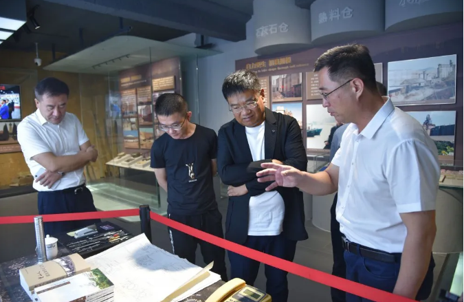 扎魯特旗到重山集團(tuán)參觀考察33