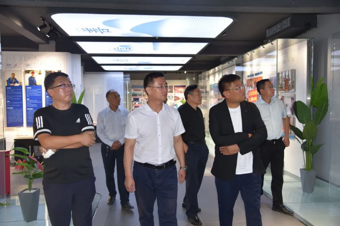 扎魯特旗到重山集團(tuán)參觀考察33