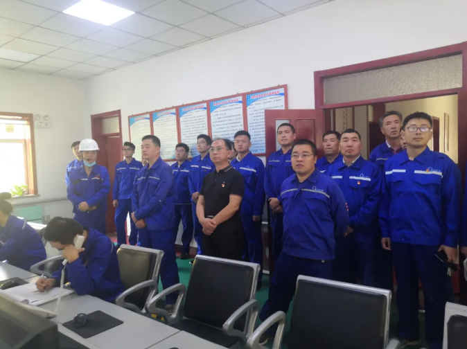 對標學習 淬煉黨性 ——重山光電黨支部開展主題黨日活動 為進一步提升光電黨員干部綜合素質(zhì)，淬煉黨性，增強對企業(yè)的歸屬感和責任感。9月21日，重山光電黨支部組織黨員、入黨積極分子以13