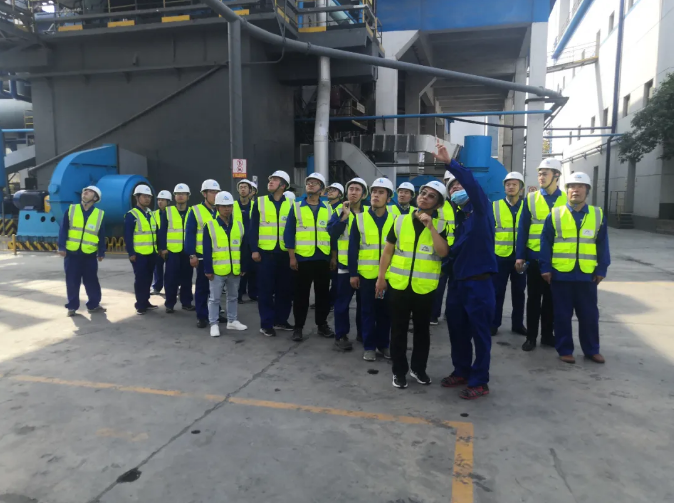 對標學習 淬煉黨性 ——重山光電黨支部開展主題黨日活動 為進一步提升光電黨員干部綜合素質(zhì)，淬煉黨性，增強對企業(yè)的歸屬感和責任感。9月21日，重山光電黨支部組織黨員、入黨積極分子以13