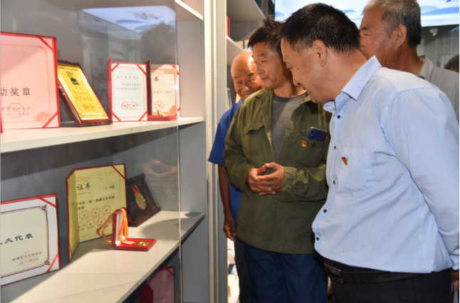 守初心  擔(dān)使命 為民服務(wù)不止步       —昆侖鎮(zhèn)小范村黨支部到重山集團(tuán)開展開放式組織生活35