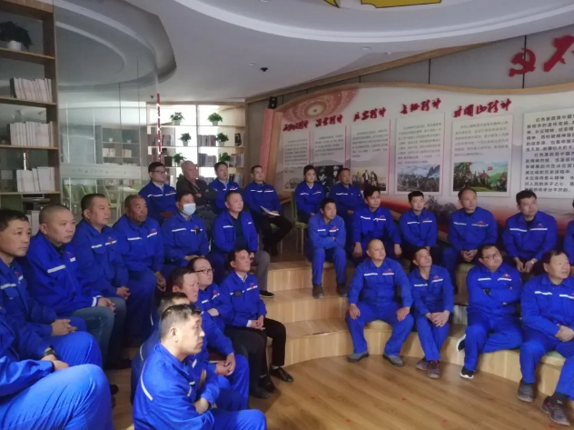 魯中水泥黨支部組織召開(kāi)支委會(huì)、 主題黨日活動(dòng)0