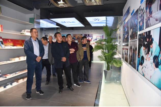 不忘初心強(qiáng)黨性 牢記使命譜新篇 ——史家村黨支部到重山集團(tuán)開(kāi)展開(kāi)放式組織生活58