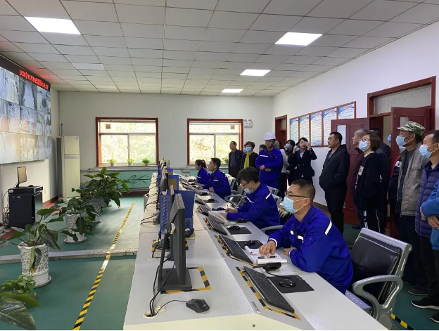 感受重山發(fā)展新面貌—— 北韓村村民參加重山集團(tuán)企業(yè)開(kāi)放日活動(dòng)4