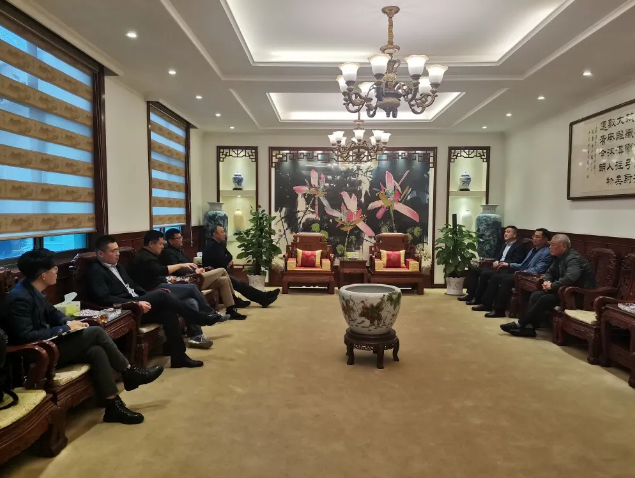 青島仁洲集團(tuán)到集團(tuán)公司考察交流69