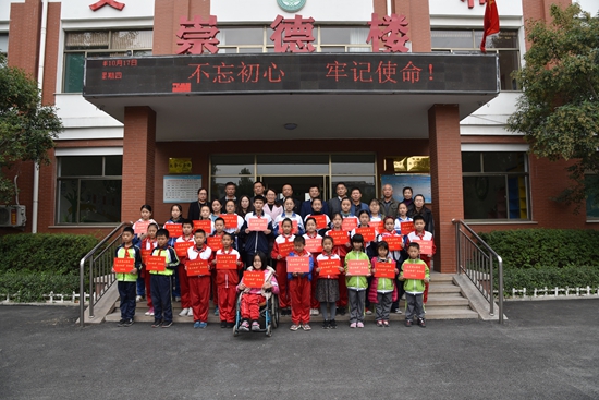 重山集團(tuán)參加羅村中心?！皭坌闹鷮W(xué)”資助金發(fā)放儀式25