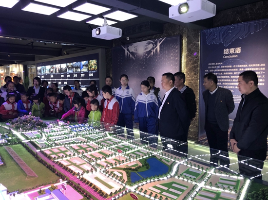 重山集團(tuán)參加羅村中心?！皭坌闹鷮W(xué)”資助金發(fā)放儀式25